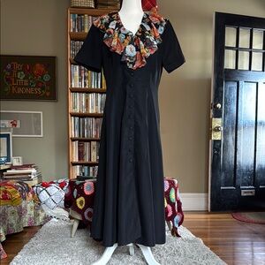 Made in Italy Black V-Neck Midi Sundress with Statement Collar